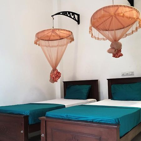 Surf'N Lanka - Surf School Hotel Weligama Kültér fotó