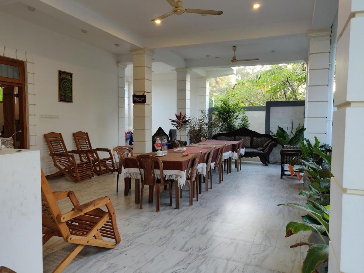 Surf'N Lanka - Surf School Hotel Weligama Kültér fotó